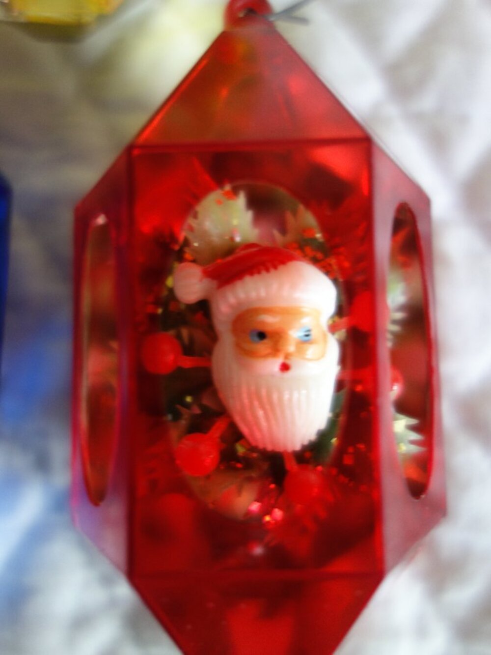 Vntg – Lot of 5 - 60’s Jewel Brite Diorama Christmas Ornaments – Santa / Wreath - Picture 4 of 6